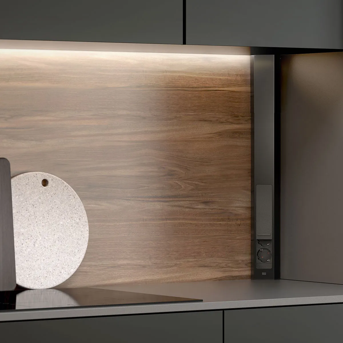CASIA 2 - Regleta sobrepuesta ajustable para rincones con enchufes y USB