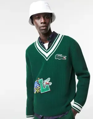 Lacoste Jersey de hombre Lacoste Holiday con cuello de pico de rayas e insignia de efecto cómic