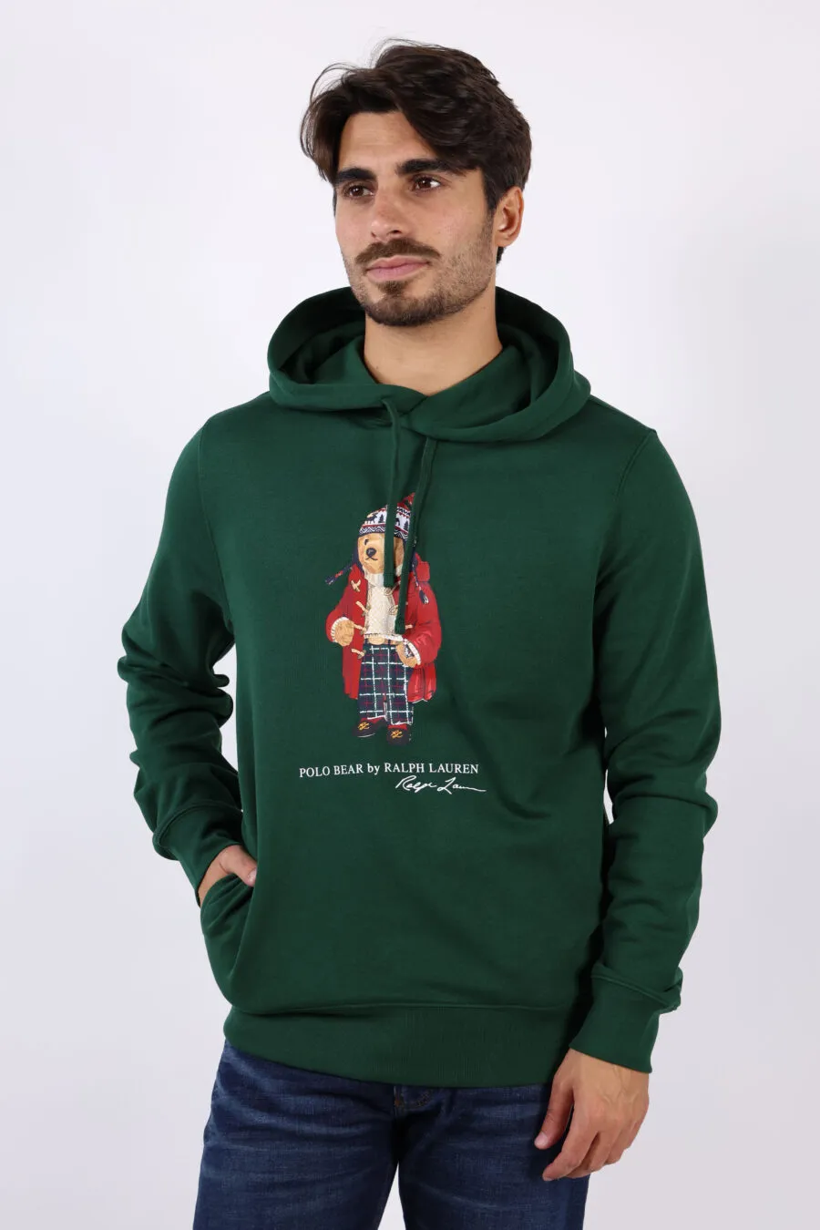 Sudadera verde oscuro con capucha y maxilogo 